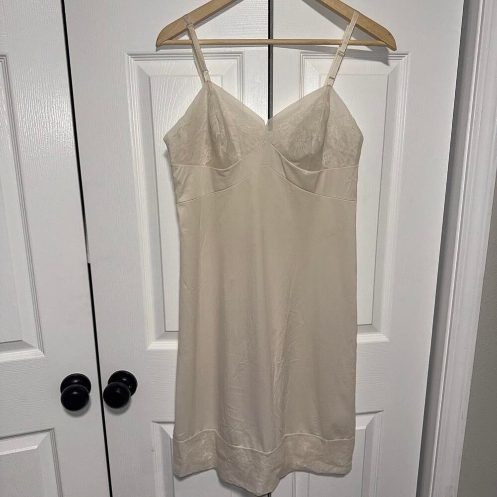 Vintage 1970s vanity fair lace trim full slip dress size 36